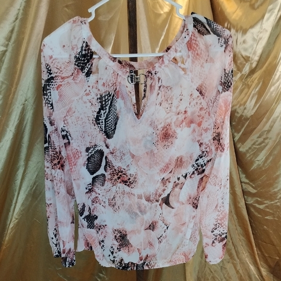 Jennifer Lopez Relaxed Pink and White Flutter Sleeve Blouse - Picture 4 of 4